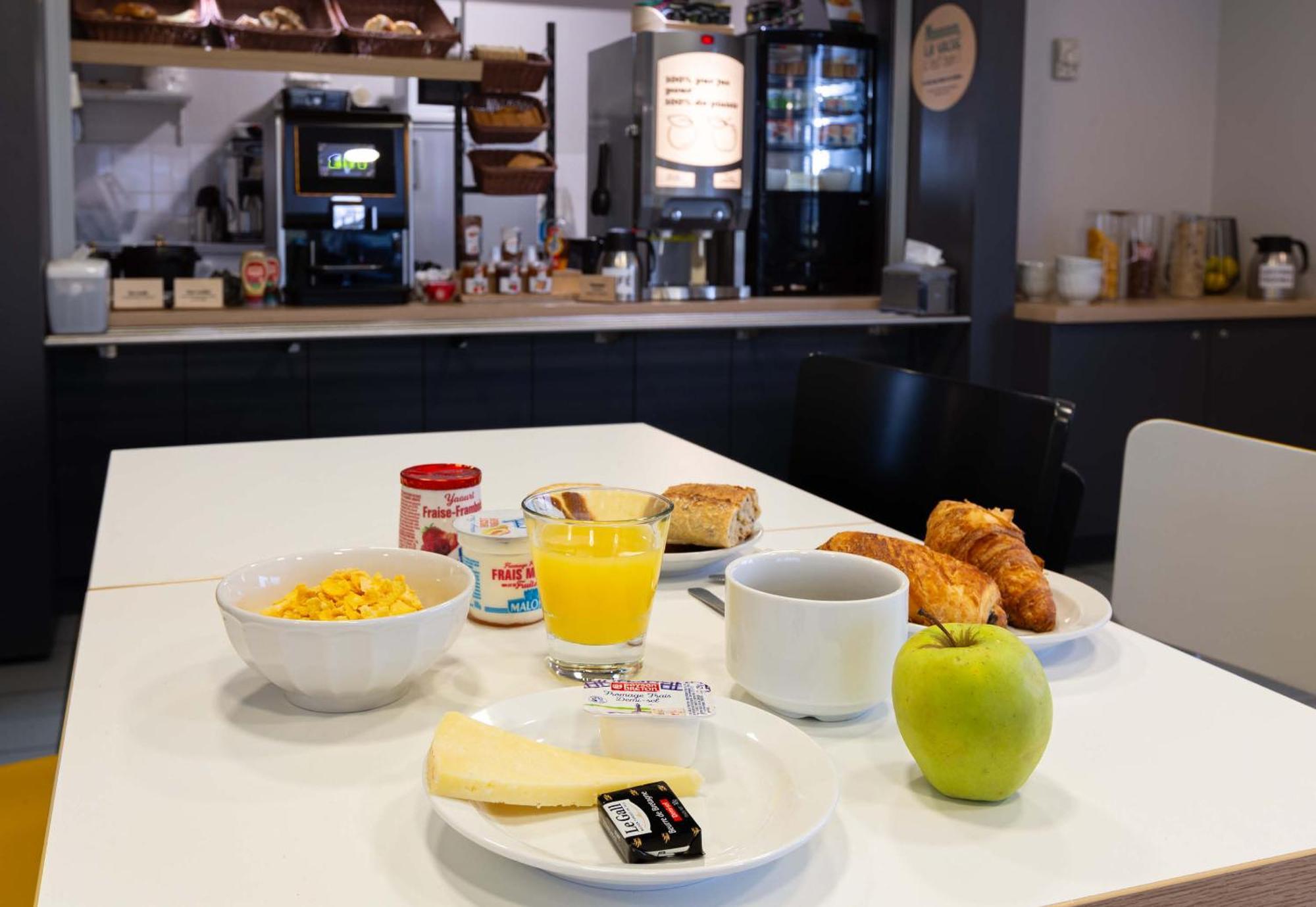 B&B Hotel Bourges 2 Bagian luar foto