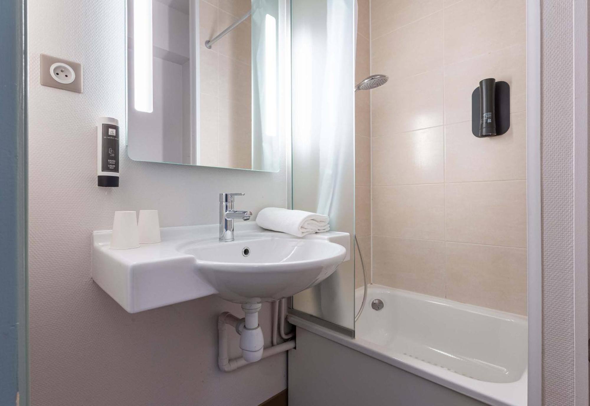 B&B Hotel Bourges 2 Bagian luar foto